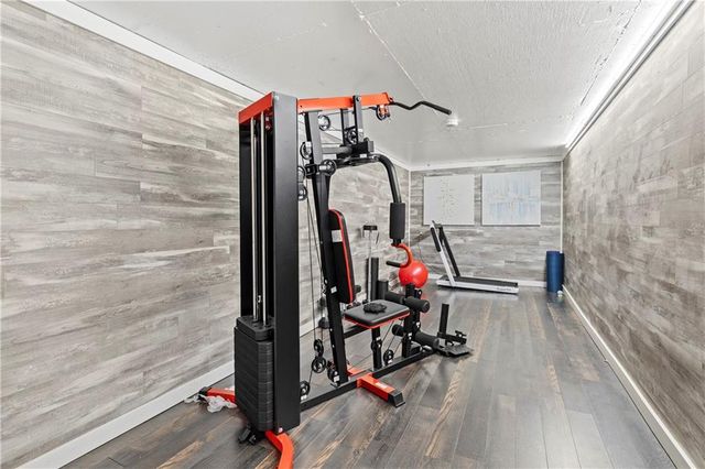 2115 W 71st Terrace, Prairie Village, KS 66208