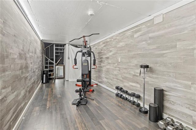 2115 W 71st Terrace, Prairie Village, KS 66208