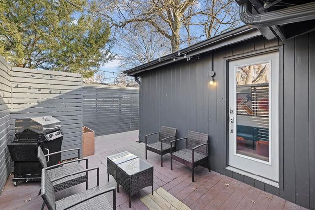 2115 W 71st Terrace, Prairie Village, KS 66208