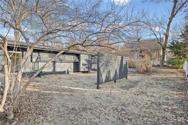 2115 W 71st Terrace, Prairie Village, KS 66208