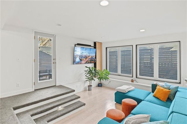 2115 W 71st Terrace, Prairie Village, KS 66208