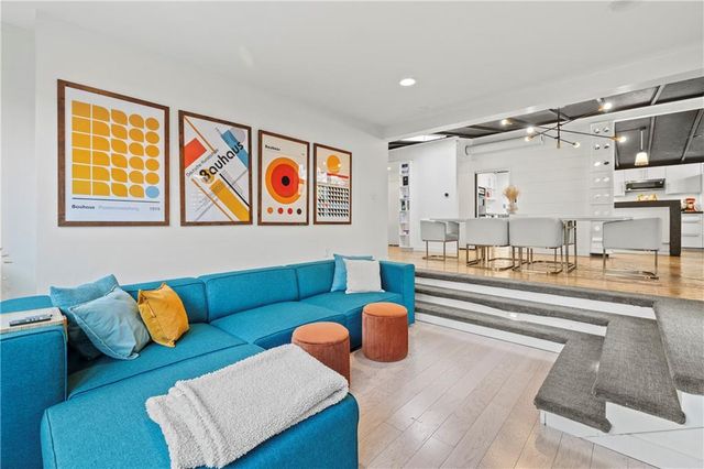 2115 W 71st Terrace, Prairie Village, KS 66208