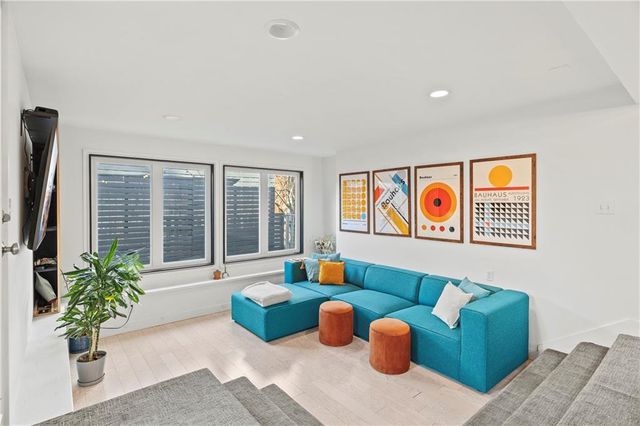 2115 W 71st Terrace, Prairie Village, KS 66208