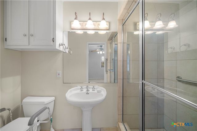 406 Blyth Road, Victoria, TX 77904