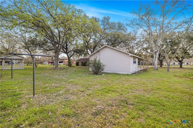 406 Blyth Road, Victoria, TX 77904