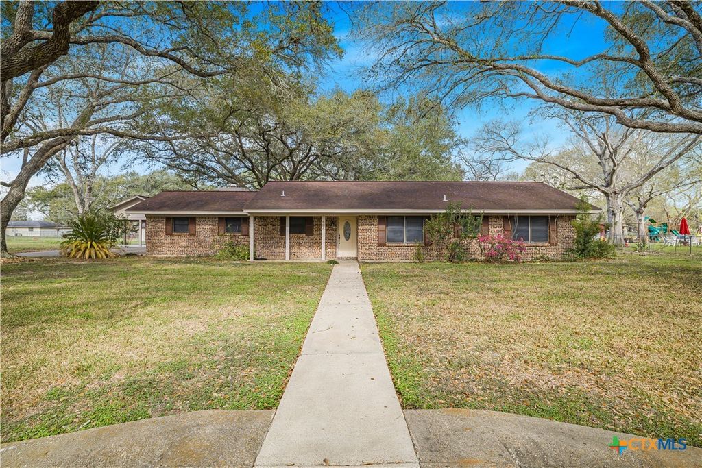 406 Blyth Road, Victoria, TX 77904