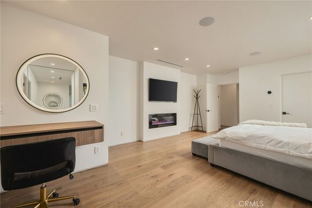 23501 Berdon Street, Woodland Hills, CA 91367