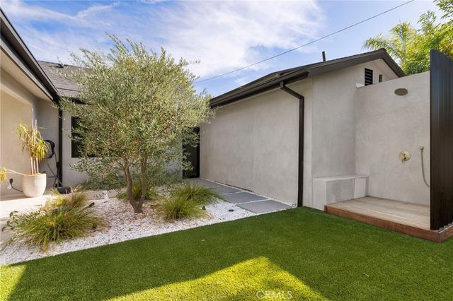 23501 Berdon Street, Woodland Hills, CA 91367