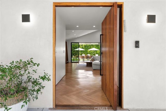 23501 Berdon Street, Woodland Hills, CA 91367