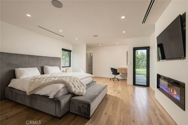 23501 Berdon Street, Woodland Hills, CA 91367