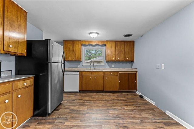 2845 Monticello Drive, Port Huron, MI 48060