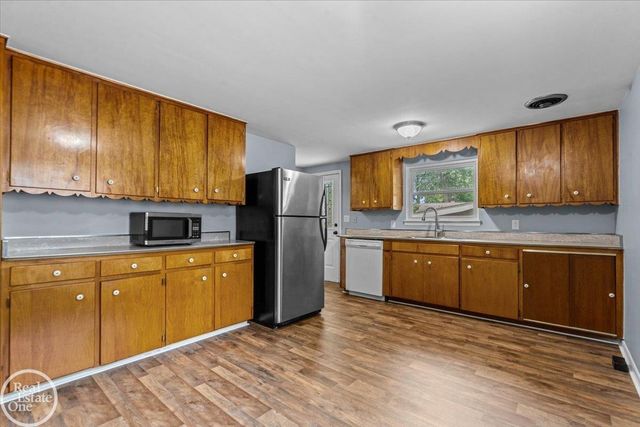 2845 Monticello Drive, Port Huron, MI 48060