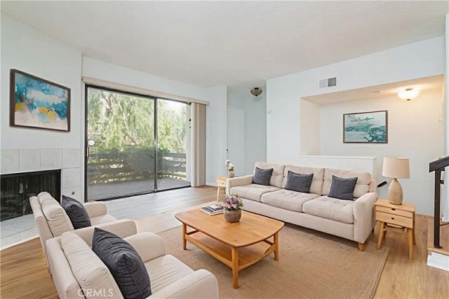 5711 Owensmouth Avenue 116, Woodland Hills, CA 91367