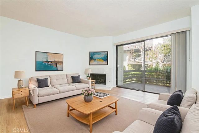 5711 Owensmouth Avenue 116, Woodland Hills, CA 91367