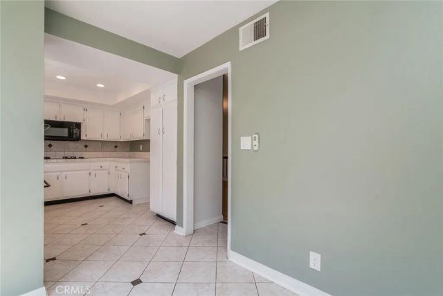 5711 Owensmouth Avenue 116, Woodland Hills, CA 91367