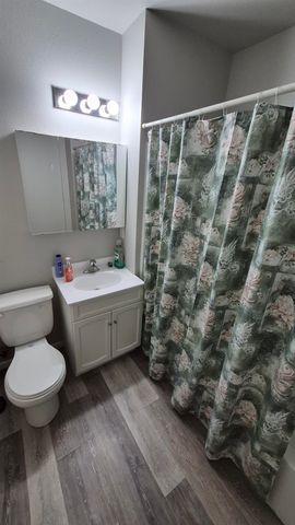 804 11th St NW, Minot, ND 58703