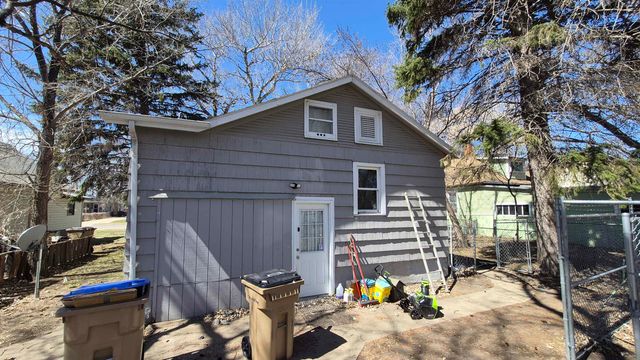 804 11th St NW, Minot, ND 58703