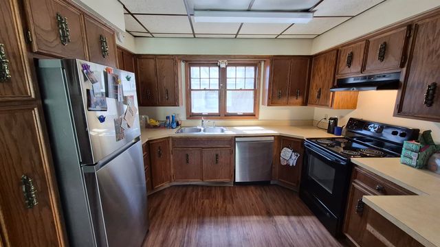 804 11th St NW, Minot, ND 58703