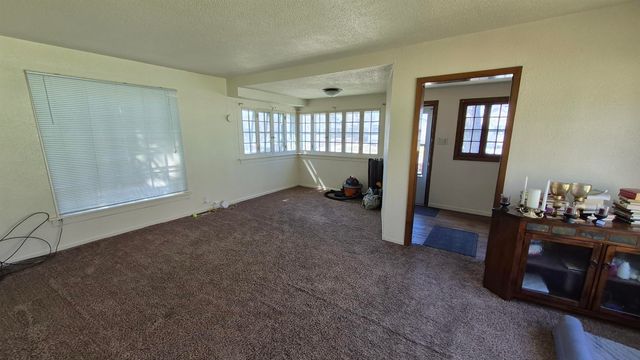 804 11th St NW, Minot, ND 58703
