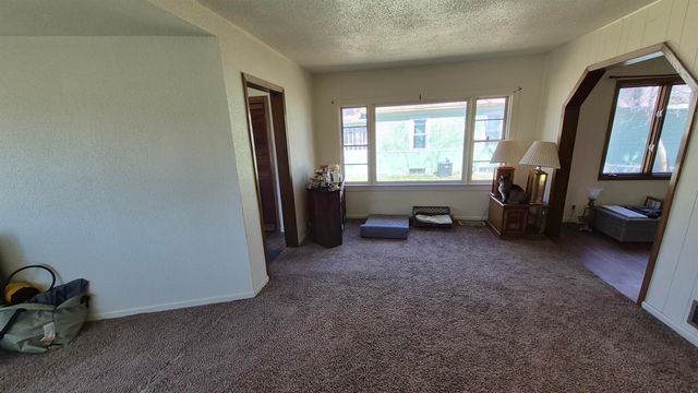804 11th St NW, Minot, ND 58703
