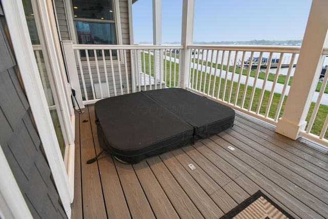48 Rosebraugh Circle E, Buckeye Lake, OH 43008
