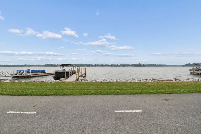 48 Rosebraugh Circle E, Buckeye Lake, OH 43008