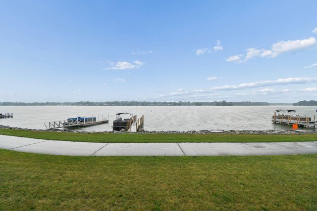 48 Rosebraugh Circle E, Buckeye Lake, OH 43008