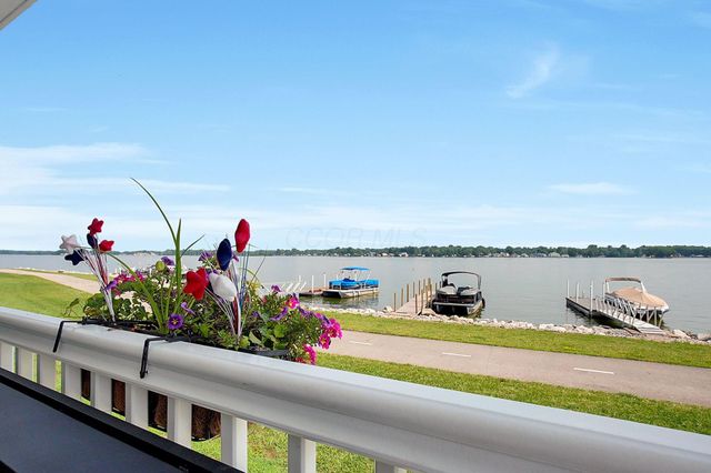 48 Rosebraugh Circle E, Buckeye Lake, OH 43008
