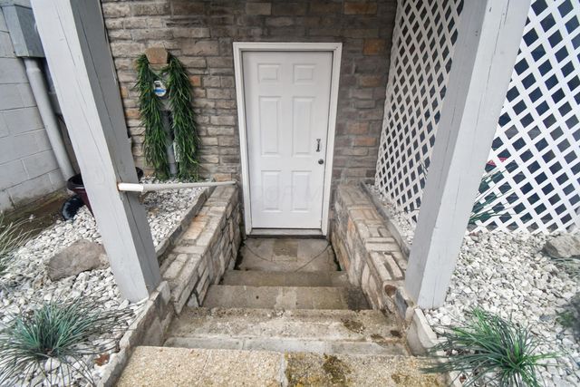 48 Rosebraugh Circle E, Buckeye Lake, OH 43008