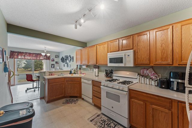 2196 Flamingo Drive, Shakopee, MN 55379