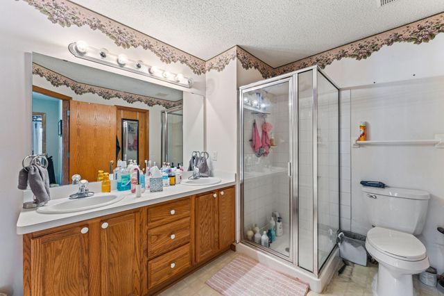 2196 Flamingo Drive, Shakopee, MN 55379