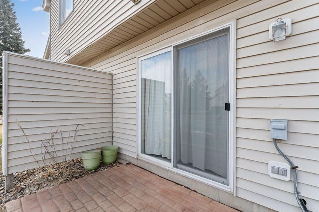 2196 Flamingo Drive, Shakopee, MN 55379