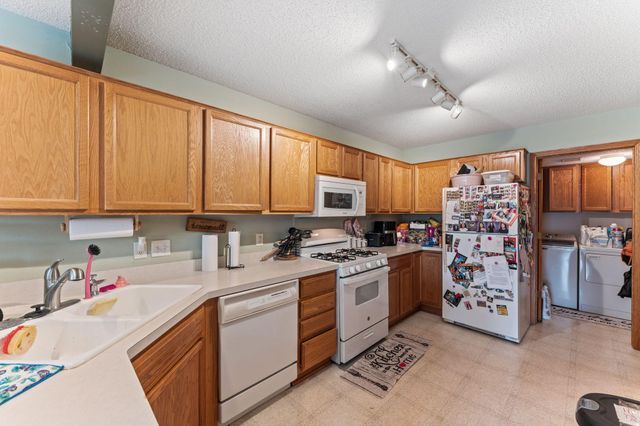 2196 Flamingo Drive, Shakopee, MN 55379