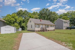 202 S Pinchback Avenue, Bessemer City, NC 28016
