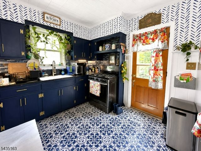 31 Hope St, Nutley Twp., NJ 07110
