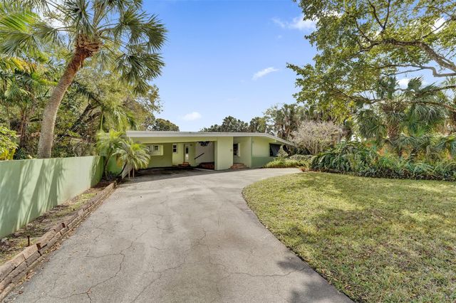 720 E Country Club Circle, Plantation, FL 33317