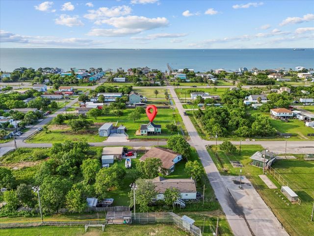 246 18th Street, San Leon, TX 77539