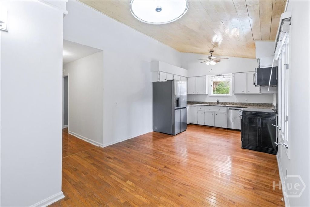 Image 11 of property listing at 12 Moss Pointe Court, Savannah, GA 31410