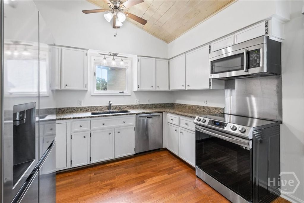 Image 12 of property listing at 12 Moss Pointe Court, Savannah, GA 31410