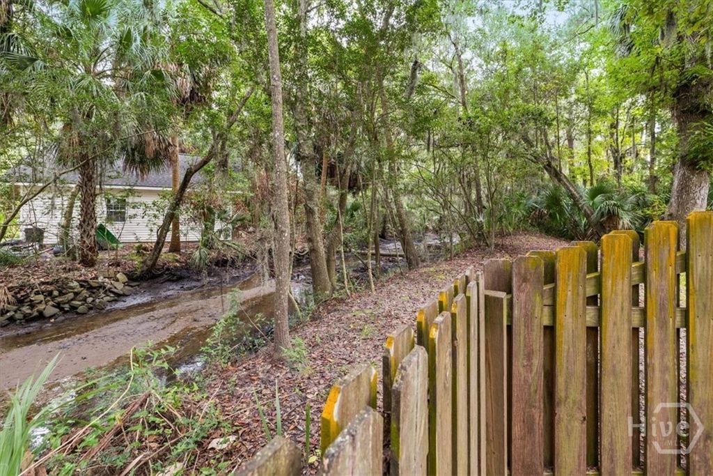 Image 23 of property listing at 12 Moss Pointe Court, Savannah, GA 31410