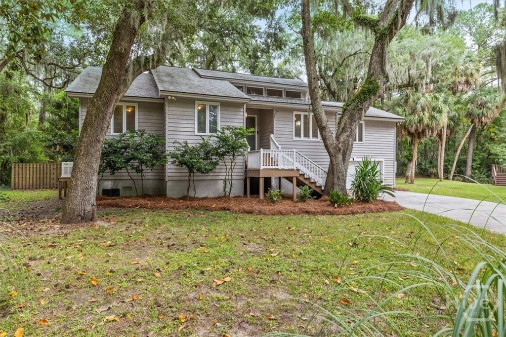 Image 3 of property listing at 12 Moss Pointe Court, Savannah, GA 31410