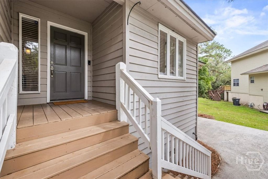 Image 4 of property listing at 12 Moss Pointe Court, Savannah, GA 31410