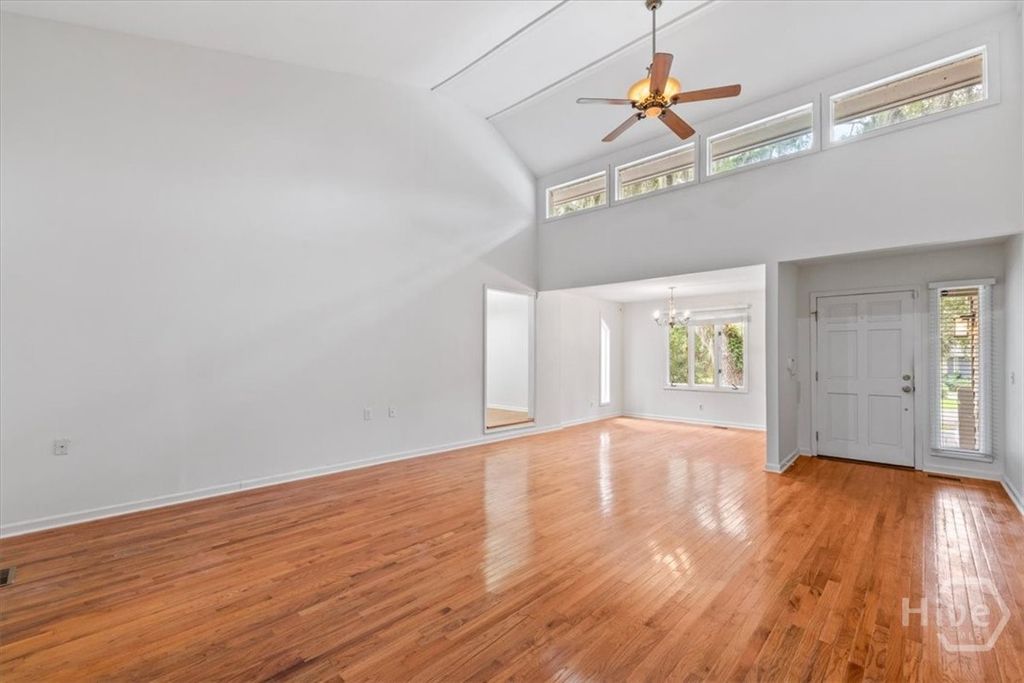 Image 8 of property listing at 12 Moss Pointe Court, Savannah, GA 31410