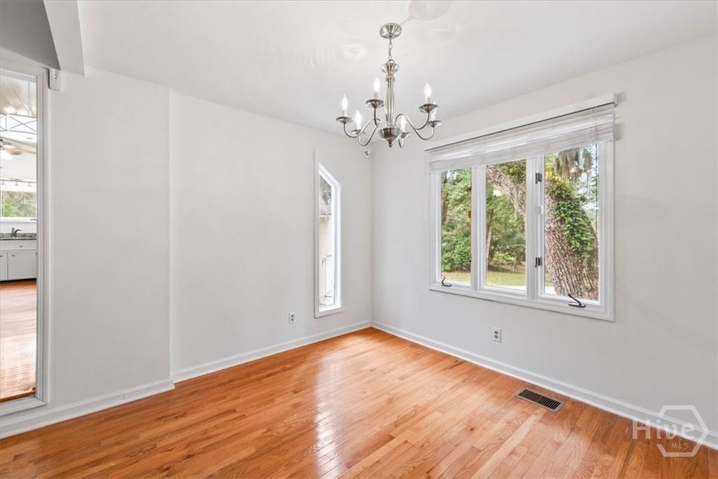 Image 9 of property listing at 12 Moss Pointe Court, Savannah, GA 31410