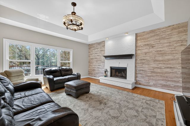 19N055 Woodview Parkway, Hampshire, IL 60140
