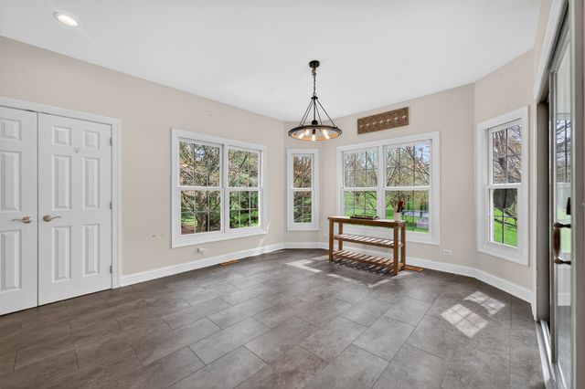 19N055 Woodview Parkway, Hampshire, IL 60140