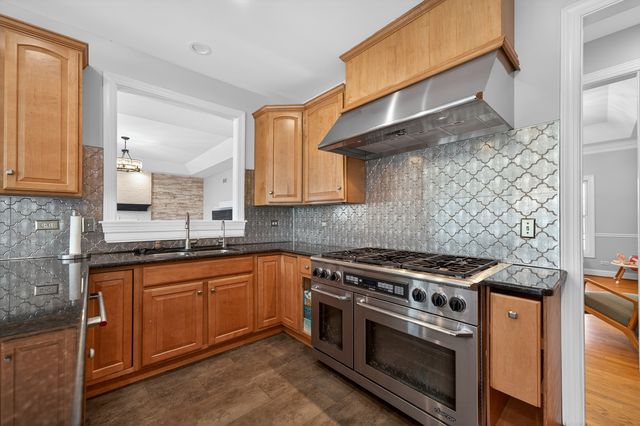 19N055 Woodview Parkway, Hampshire, IL 60140