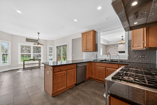 19N055 Woodview Parkway, Hampshire, IL 60140