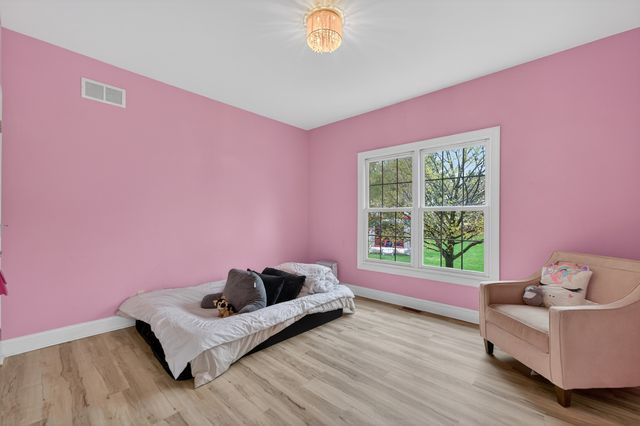 19N055 Woodview Parkway, Hampshire, IL 60140