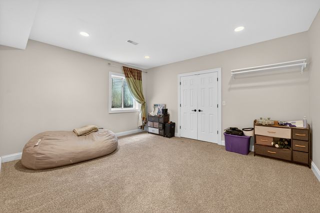 19N055 Woodview Parkway, Hampshire, IL 60140